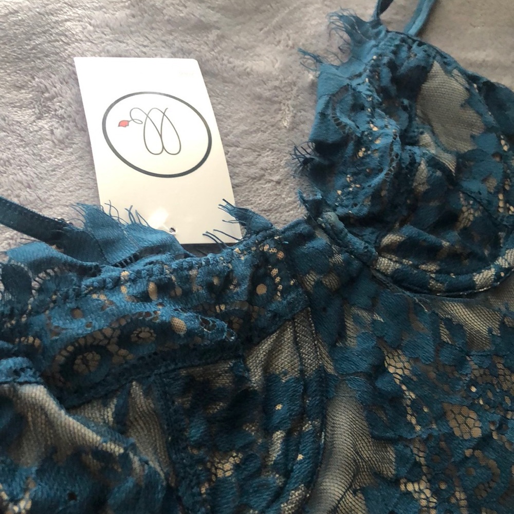 NWT BRALETTE - Picture 3 of 4